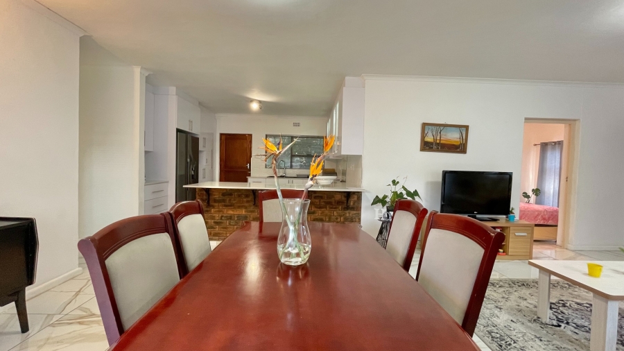4 Bedroom Property for Sale in Gordons Bay Central Western Cape